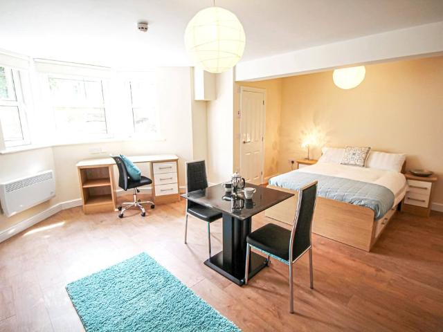 Apt 3, 47 49 East Parade
