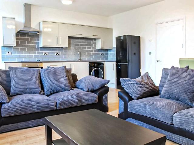 Apt 3, 53 East Parade #852246 HG1, 2 bed flat to rent, £999 pcm | PrimeLocation