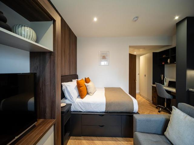 Apt 0712, Q Three Residence, 30. Studio to rent £1,162 pcm £268 pw