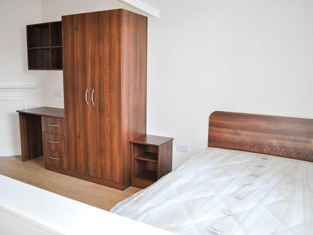 Apt 10, 12a Clarendon Road