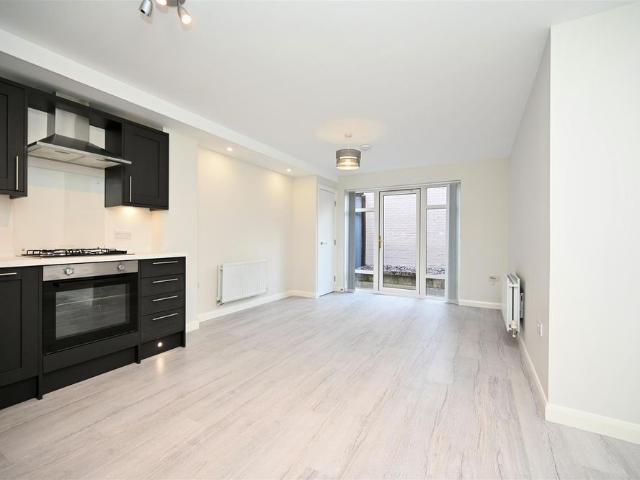 Apt 10, 39A Dundela Crescent, Belfast, BT4 3BN