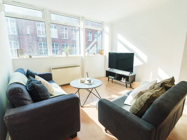 Apt 10, Woodhouse Plaza