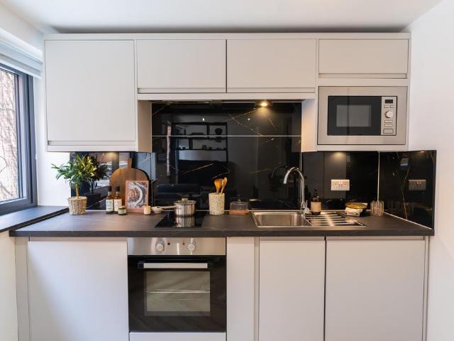 Apt 13, Nova Residence, 2a New Walk LE1 Studio to rent £998 pcm £230 pw
