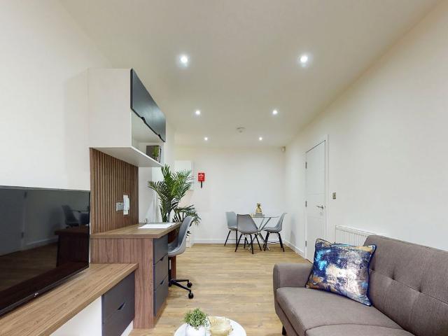 Apt 14, 29 Clarendon Road