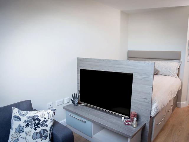 Apt 15, 41 St Paul’s