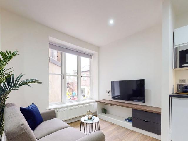 Apt 16, 29 Clarendon Road