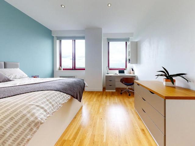 Apt 17, Q One Residence, Wade Lane LS2 2 bed apartment to rent £1,499 pcm £346 pw
