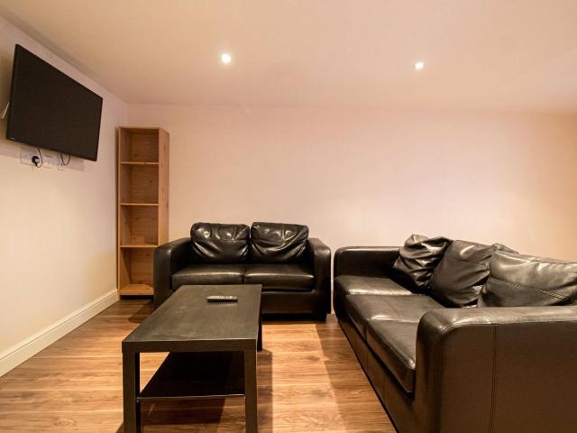 Apt 1, Clarendon House #218035 LS2, 1 bed flat to rent, £999 pcm | PrimeLocation