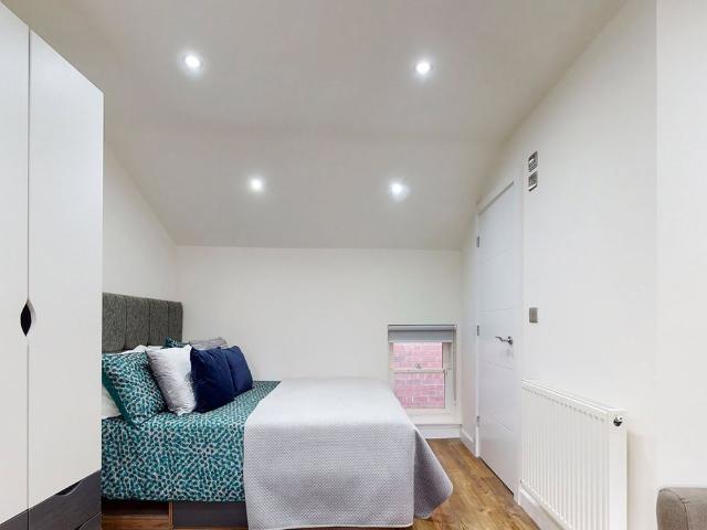 Apt 20, 29 Clarendon Road