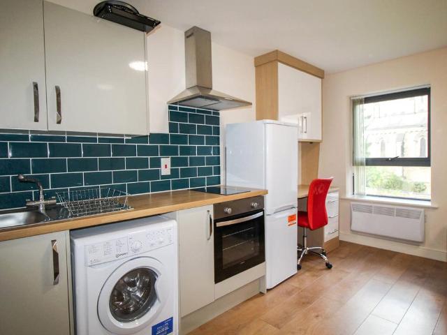 Apt 20, Lofthouse Residence, 78. Studio to rent £716 pcm £165 pw