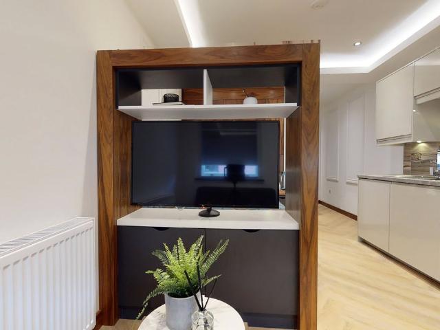 Apt 22, Live Oasis Piccadilly