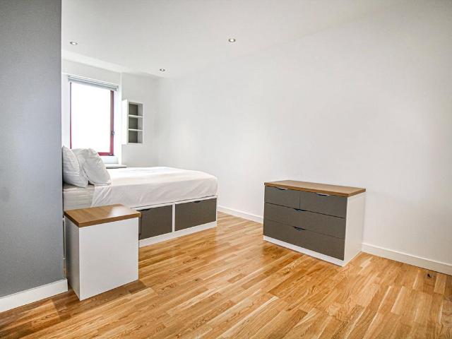 Apt 23, Q One Residence, Wade Lane LS2 2 bed apartment to rent £1,499 pcm £346 pw
