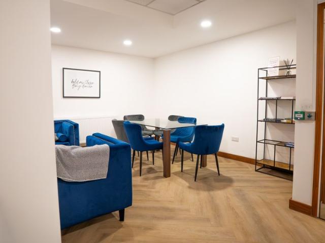Apt 28, Live Oasis Piccadilly