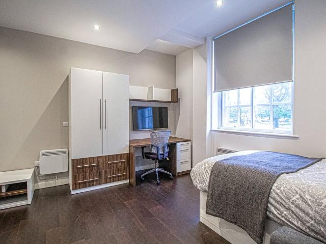Apt 2, Park Square Residence