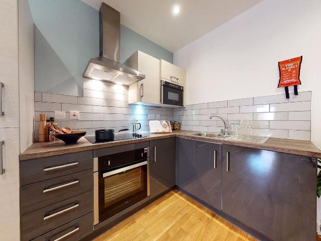 Apt 31, Crown Residence #871944 LS1, 2 bed flat to rent, £1,450 pcm | PrimeLocation