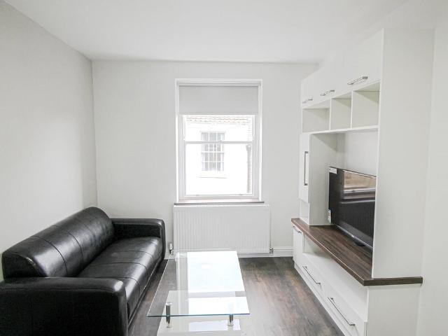 Apt 7, Fossgate House