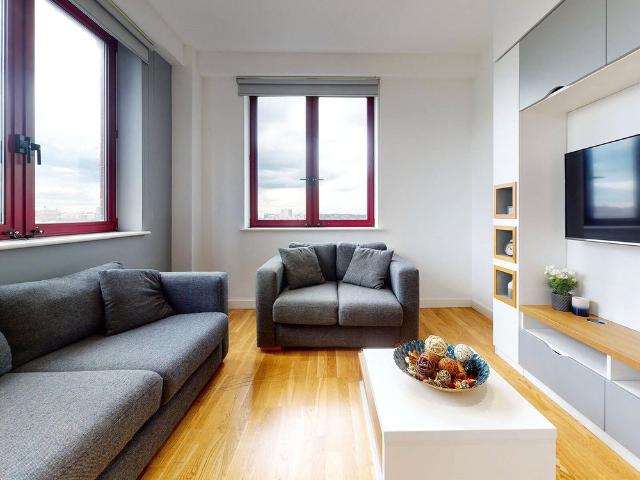 Apt 42, Q One Residence