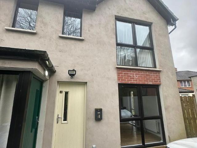 Apt 4, 49 O'Neill Road