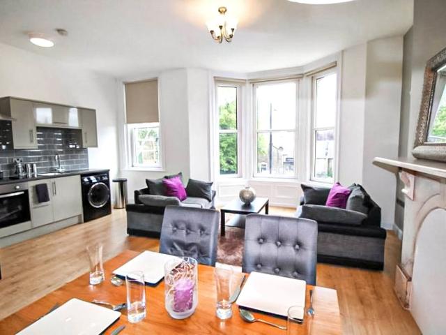 Apt 4, 53 East Parade