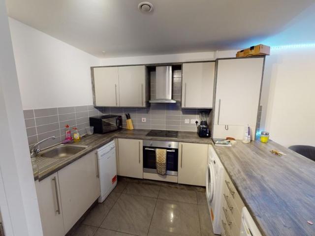 Apt 4 6 Kilbourn Street, Nottingham. 5 bed flat to rent £3,228 pcm £745 pw