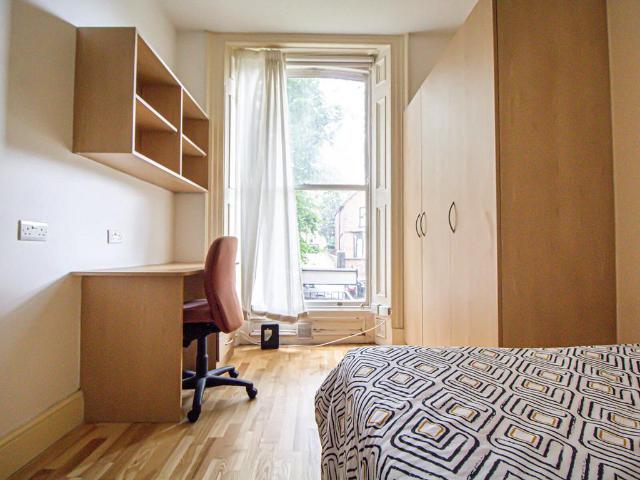 Apt 4, 21 Hyde Terrace, 21 Hyde. 2 bed apartment to rent £1,050 pcm £242 pw