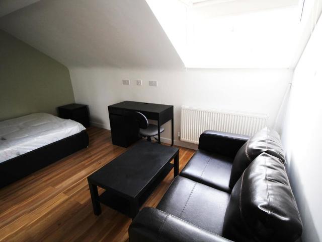 Apt 4A, 19 Regent Park Terrace