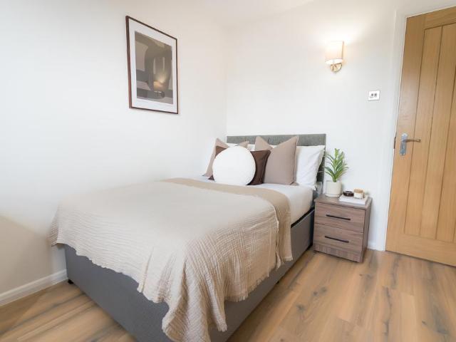 Apt 502, Cambridge House, Cambridge. Studio to rent £899 pcm £207 pw