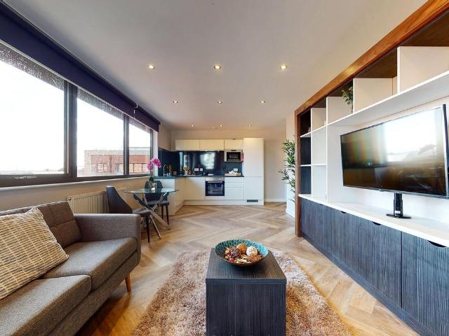 Apt 56, Live Oasis Wade Lane