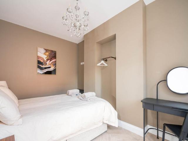 Apt 5 15 Malone Road, Belfast, BT9 6RT