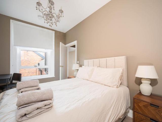 Apt 5 15 Malone Road, Belfast, BT9 6RT