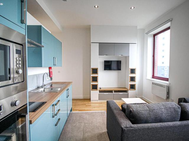 Apt 63, Q One Residence, Wade Lane LS2 Studio to rent £976 pcm £225 pw