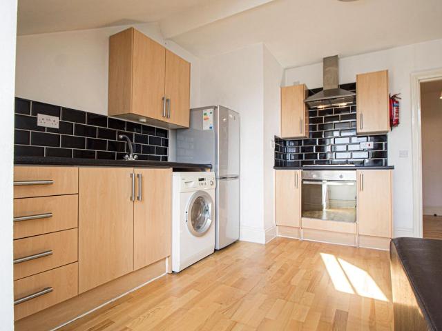 Apt 6, 21 Hyde Terrace #635013 LS2, 1 bed flat to rent, £825 pcm | PrimeLocation