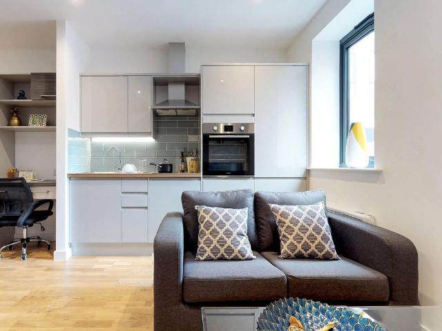 Apt 70, Onyx Residence
