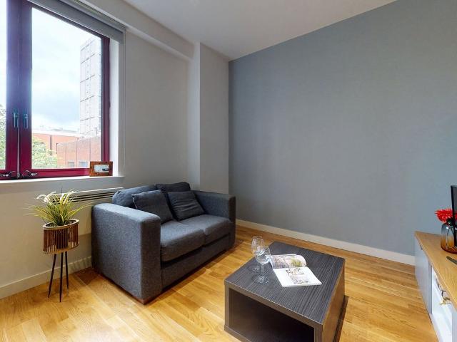 Apt 78, Q One Residence