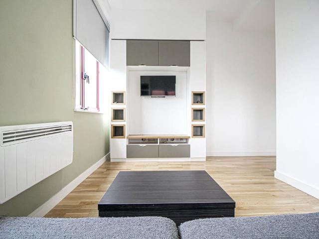 Apt 83, Q One Residence