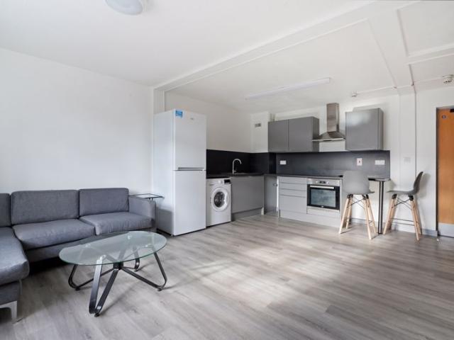 Apt 86 Phoenix Court, Sheffield S1, 2 bed flat to rent, £950 pcm | PrimeLocation