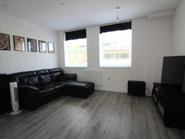 Apt 8 Warwick House, Warwick Road. 1 bed apartment to rent £950 pcm £219 pw