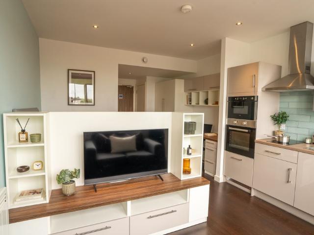 Apt 92, Piccadilly Residence