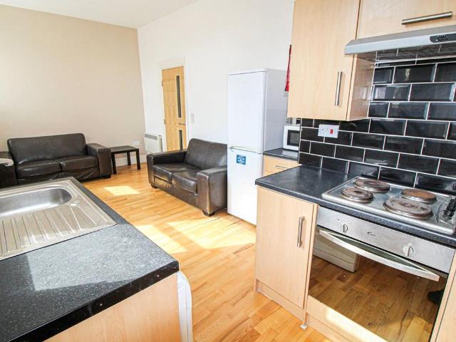 Apt 9, 21 Hyde Terrace, 21 Hyde. 3 bed apartment to rent £1,399 pcm £323 pw