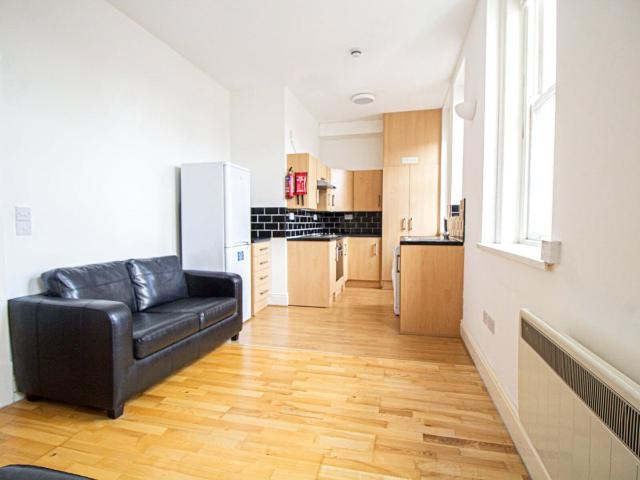 Apt 9, 21 Hyde Terrace #734013 LS2, 3 bed flat to rent, £1,398 pcm | PrimeLocation