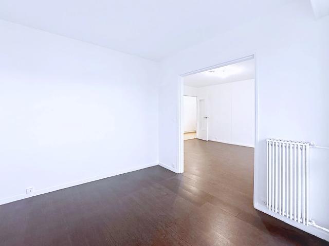 APT F4 BALCON CAVE ET PARKING 10 MNS RER A