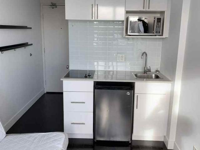 APT Living Studio Apartment for Rent at 1125 12th Ave W, Vancouver, BC V6H 3Z3 Fairview