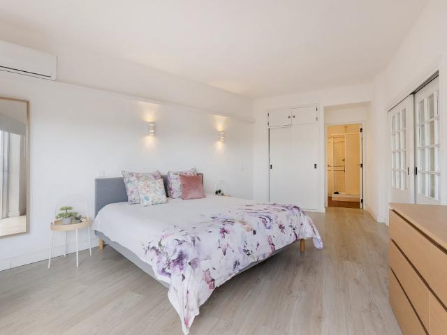 Apt muito central com AC, piscina e campo de ténis