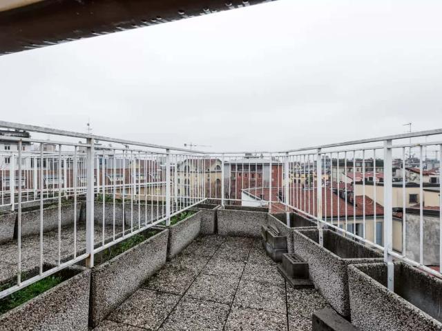 APT su 2 livelli in Corso Magenta con piccolo balcone!