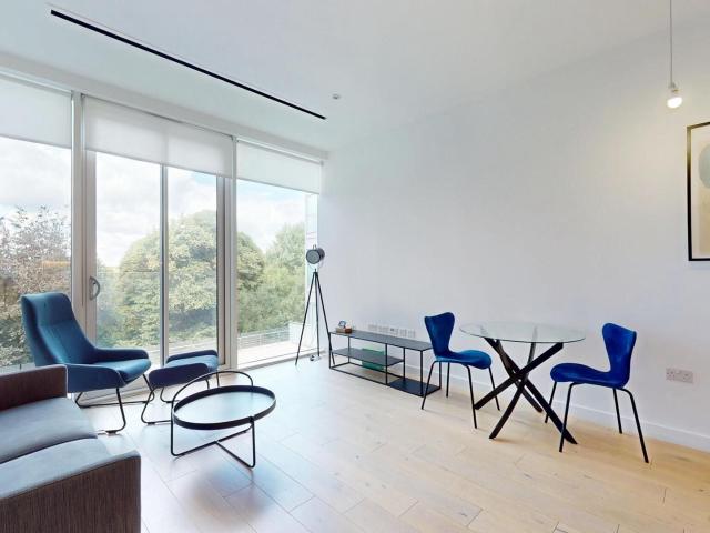 Apt Parkview, Great West Road, Brentford, London, TW8