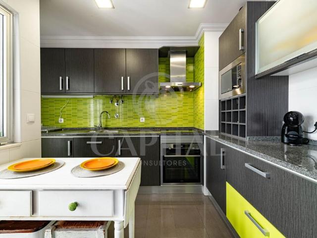 Apt.T3 remodelado último piso em oportunidade!