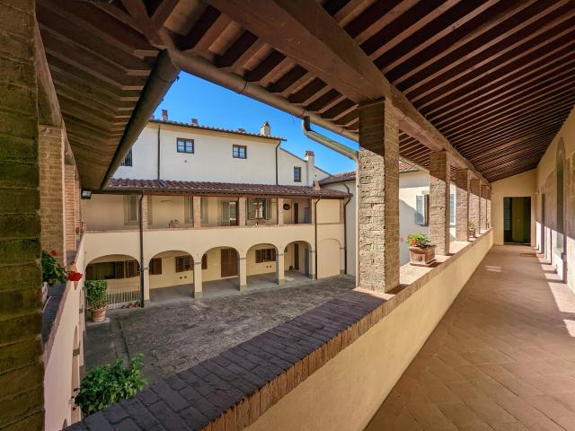 Aptissimo incantevole e luminoso in un complesso storico con. 180m² Calcinaia