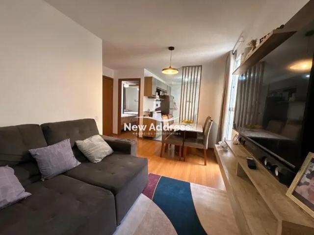 Apto adaptado PNE, planta ampla, 2 quartos, piso laminado, armários, ar condicionado, elevador, laze