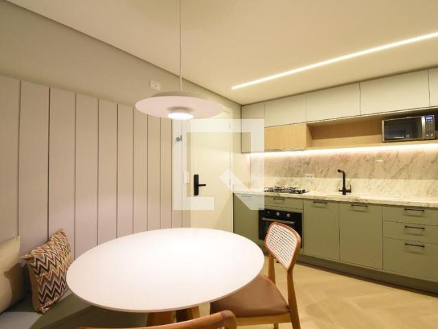 Apto, Centro, 1 Quarto, 33 m2 Curitiba