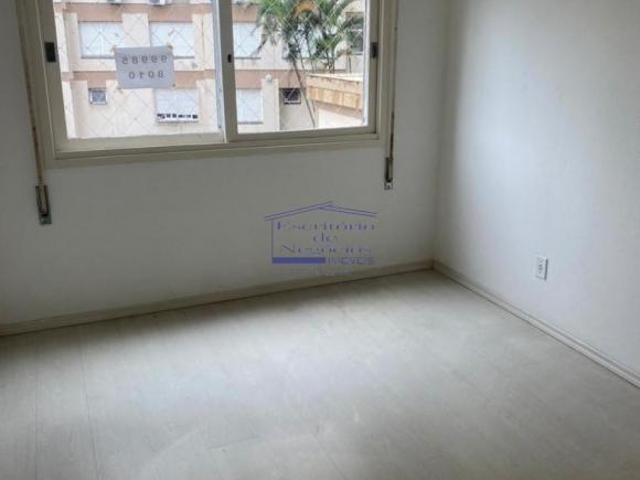 Apto com 2 d+ dependência, condomínio fechado a 3 minutos do Barra Shopping
